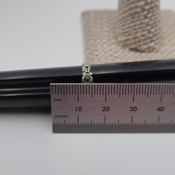 Size 6 Sterling Silver Unique Green Stone Rustic Band Ring A3591 - Picture 6 of 7